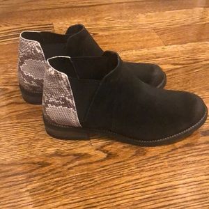 NWT Clarkes Booties